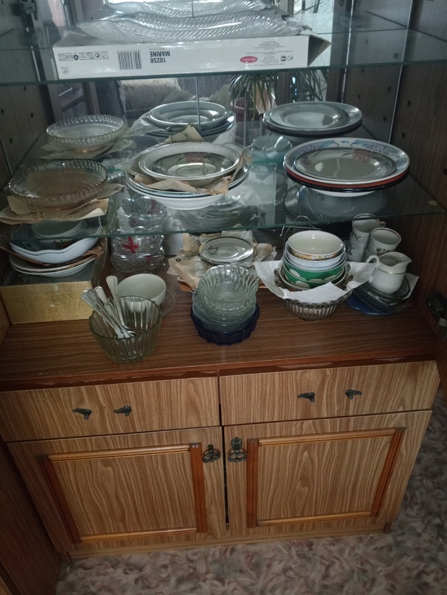 Продается посуда всё что на фото, цена 800р,тел:89096093984 Ан?...