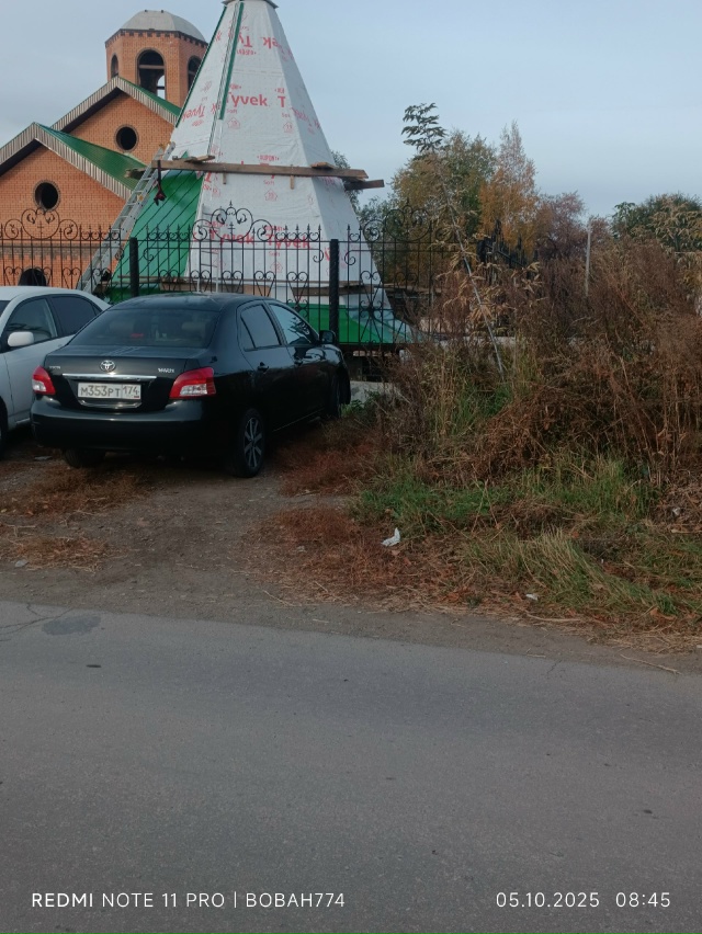 Вот так паркуются водители - которые плюют на пешеходо?...