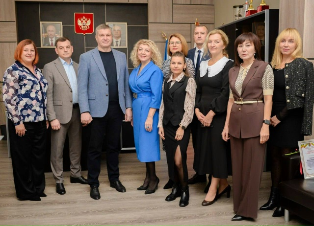 Сегодня рабочий день начался с поздравления с Днём юри...