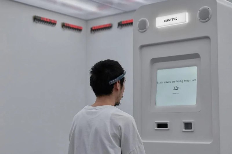 В Японии начали превращать мысли в картины. Компания Brainwave Trading Center создала машину, котора