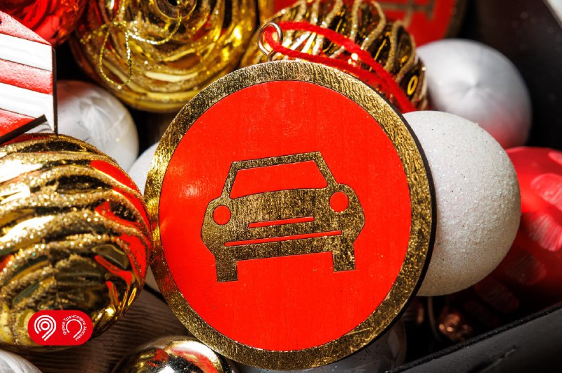 Вааау, Музей транспорта Москвы выпустил коллекцию новогодних ёлочных игрушек!
Среди них — дорожные