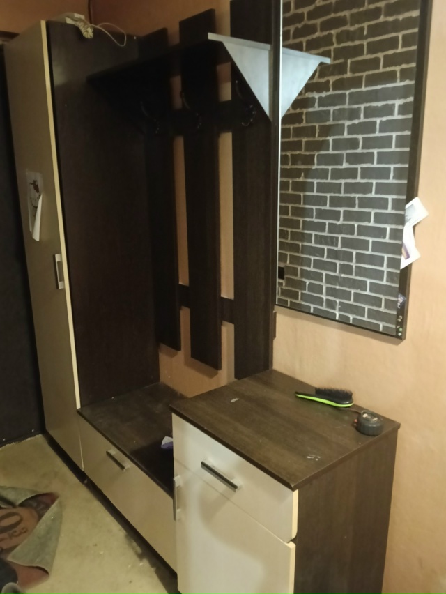 Отдам прихожую и стенку. Самовывоз.