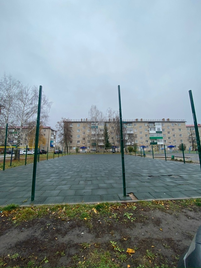 Детская площадка на Интернациональной,во дворе дома NN ...