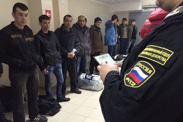 В России находятся около 770 тысяч мигрантов, подлежащи?...