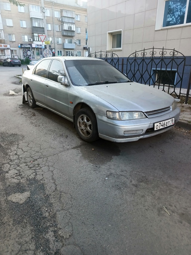 Хозяин авто найдись и убери пожалуйста свою колымагу и...