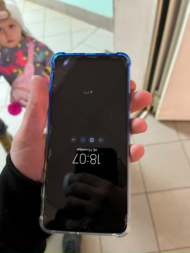 Найден телефон в каскаде, лежит в днс, отдадим владельц...