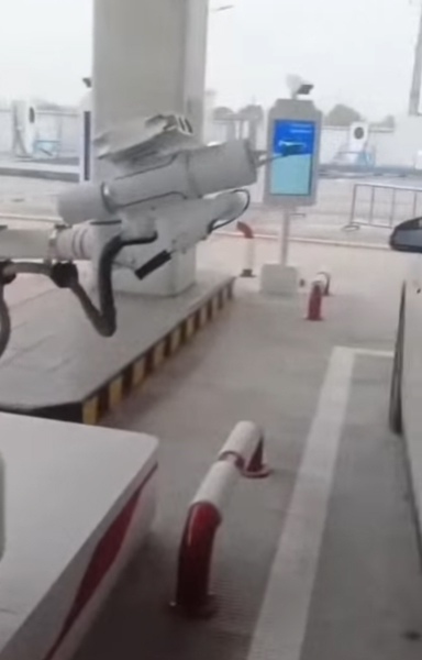 С 2021 года на некоторых автозаправочных станциях в Кита...