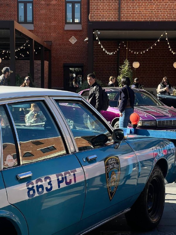 Девочки, в Москве пройдёт оч классная выставка американских ретроавтомобилей — 18 апреля откроется а