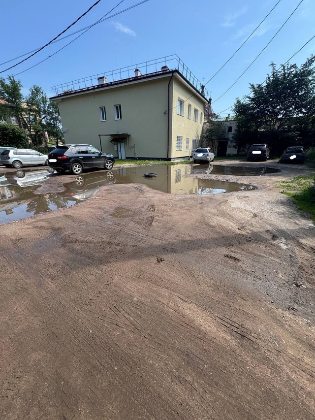 Это море на Советском переулке 4 уже надоело, много куд?...