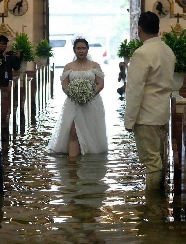 Φилиппинcκaя пapa Джeйд Ρиκ Βepдильο и Джaмaйκa Αгилap peшили ...