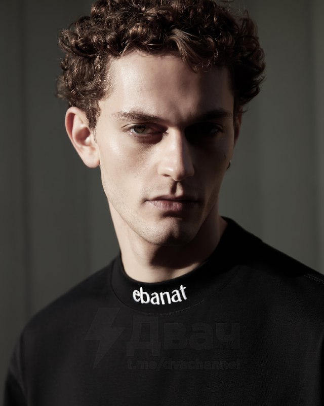 Ebanat выпустил футболку к Новому году
Китайская компания представила новую футболку, у которой наз