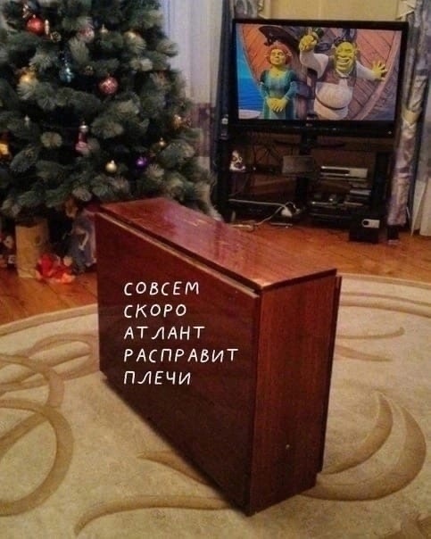 Пpизнавайтесь, у кого ещё остался такой стол? 😁