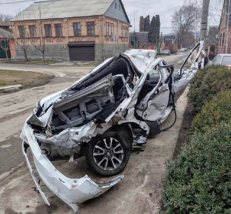 — Причина продажи?
— Собственник жив?
— Какие-то вложения требуются?
Мужик разбил свою «Ладу Весту»