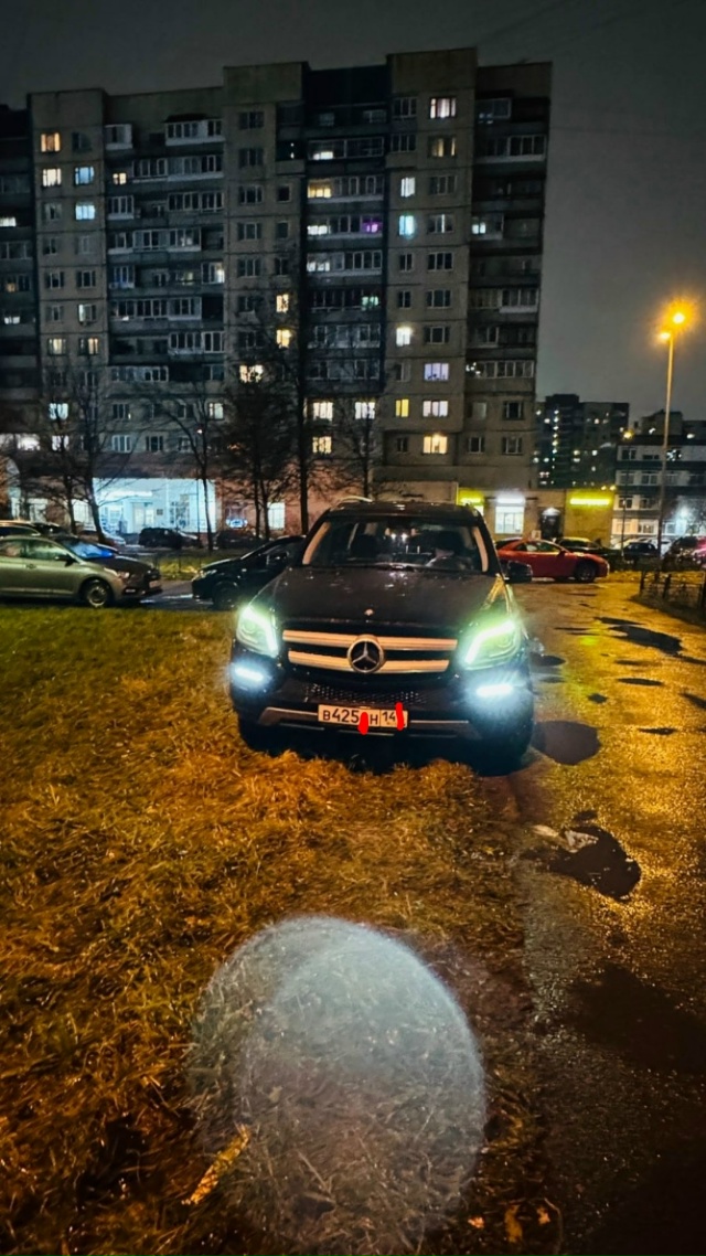 очередной заднепривод...й о**нь.
любитель покататься по ...