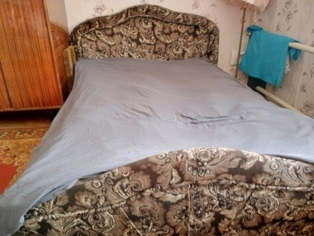 Продам двуспальную кровать цена договорная.Куплю одно...