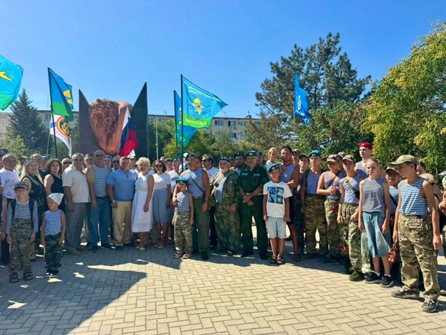 В Евпатории прошел торжественный митинг, посвященный 9...