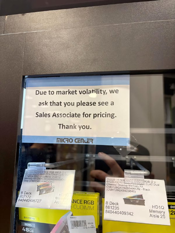 Кризис оперативной памяти в США зашёл так далеко, что магазины превратили их продажи буквально в бир