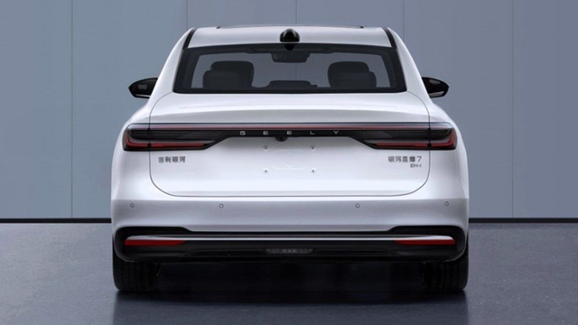 В Китае показали большую Волгу
Geely анонсировала новы?...