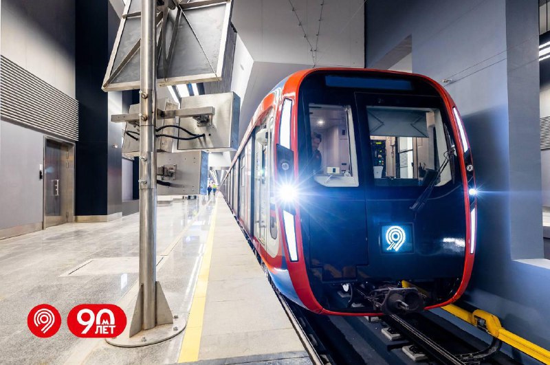 🚇 На Некрасовской линии проходит обкатка беспилотного поезда Сотрудники выходят и измеряют точность