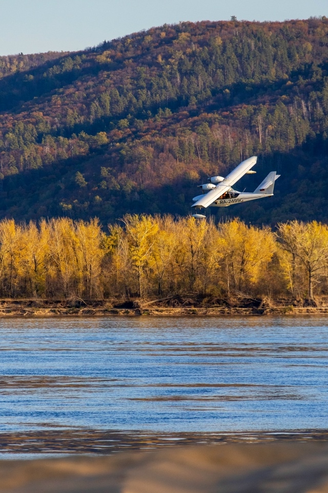 Гидросамолёт амфибия над косой Копылово!
Стремительн?...