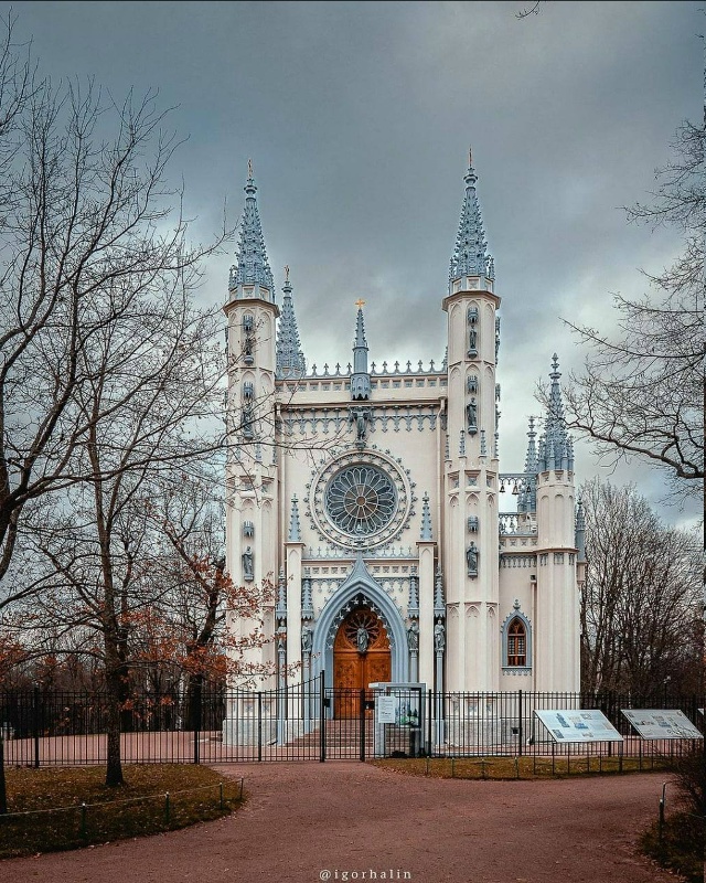 Готическая капелла в парке Александрия
В 1831–1833 годах ...