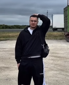 А чем ей кровать не нравится