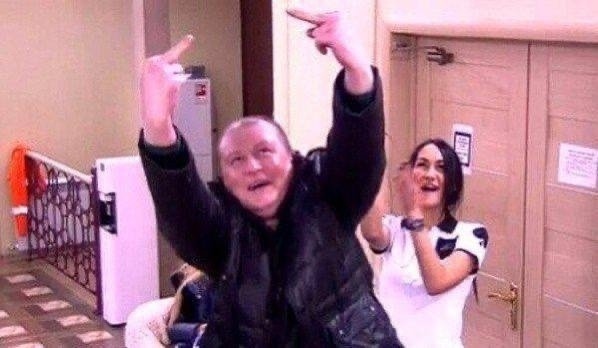 🤬 В России начали штрафовать за показ среднего пальца...