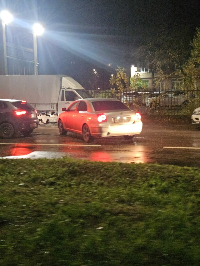 Петух объехал пробку на Разина по встречке, потом по но...