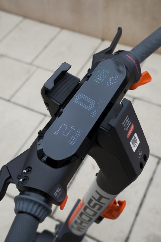 🛴 Whoosh тестирует в Москве самокаты нового поколения
У них изогнутый руль, большой дисплей, новая