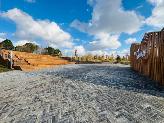 Новый парк «Ласки» раскрасился в осенние краски! 🍂 От?...