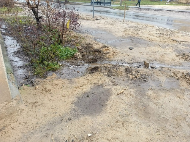 Фрунзе - Туманова. Только сделали и тут же сломали. Дома...