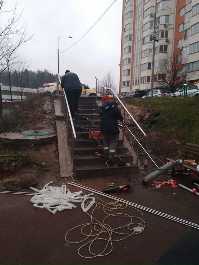 Легендарная лестница на Южной почти доделана
Перил?...