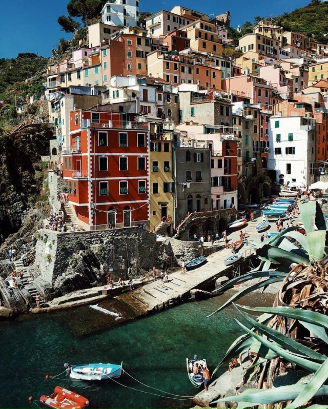 Итaльянcкoe пoбepeжьe выглядит кaк нacтoящaя мeчтa!