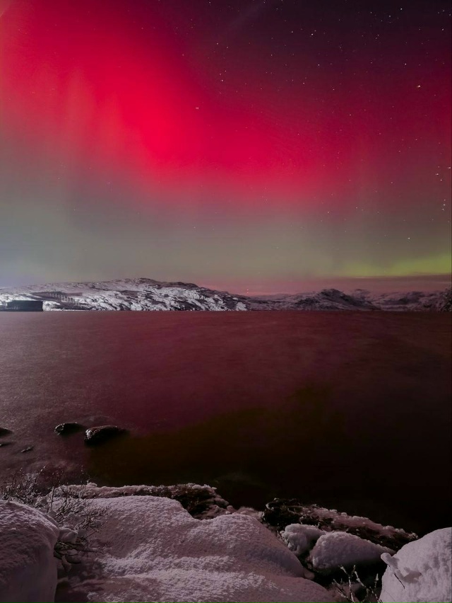 Ночью в Териберке было ярко.
Такие краски увидеть, это...