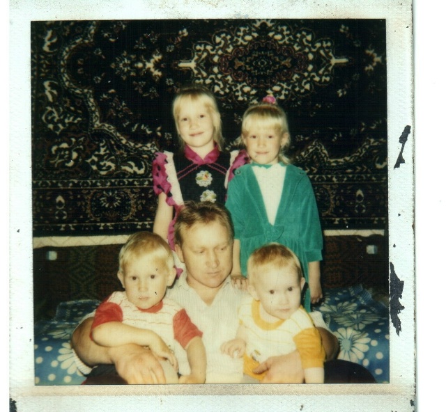 Пап, мне однажды сказали,
что я похожа на тебя
И, знаешь....