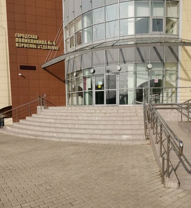 Вчера, работая болгаркой, стружка попала в глаз. Я обра?...