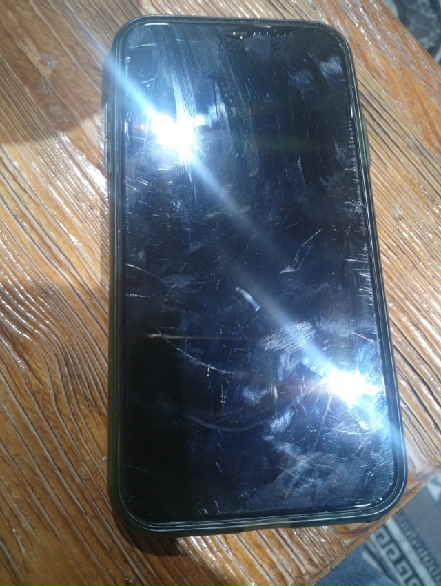 Найден телефон какой то айфон .
Кто потерял пусть звоня...