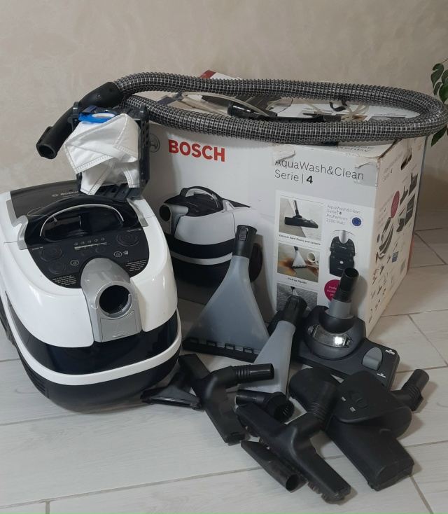 Анонимно. Продам моющий пылесос Bosch serie 4 BWD421PRO, в отличн?...