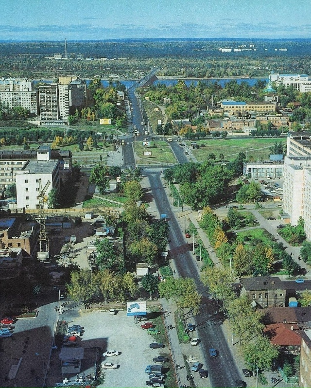 Улица Попова. На отрезке до перекрёстка с ул. Ленина, до...