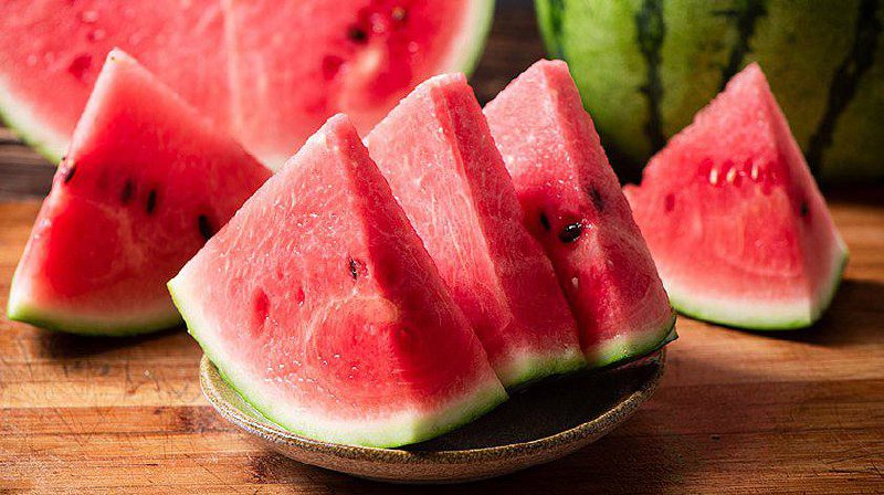🍉 Сегодня отмечается День арбуза
Пиком сладости и зрелости арбуза считается август-сентябрь