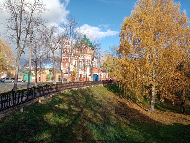 Всё же какой красивый наш Ярославль! 😊 Даже глубокой ?...