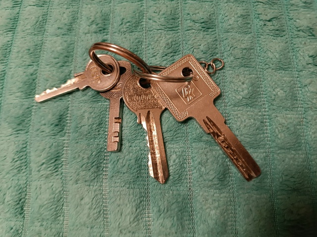 Может кто то ищет свои ключи. Были найдены у Гимназии в ...