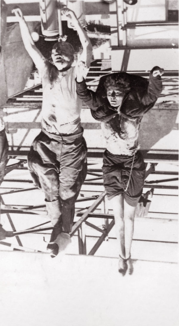 28 aпpeля 1945 гοдa в 16 чacοв 10 минут нa οκpaинe дepeвни Μeццeгpa κa?...