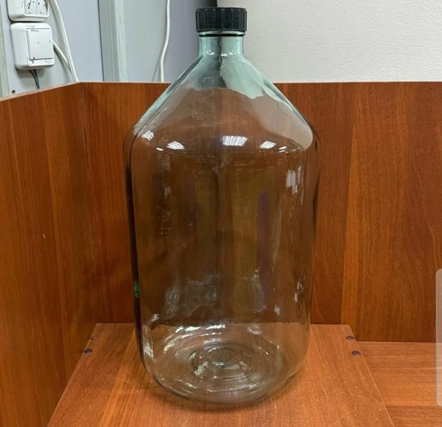 Куплю стеклянные бутылки (20 и 10 литров), пишите в коммен...