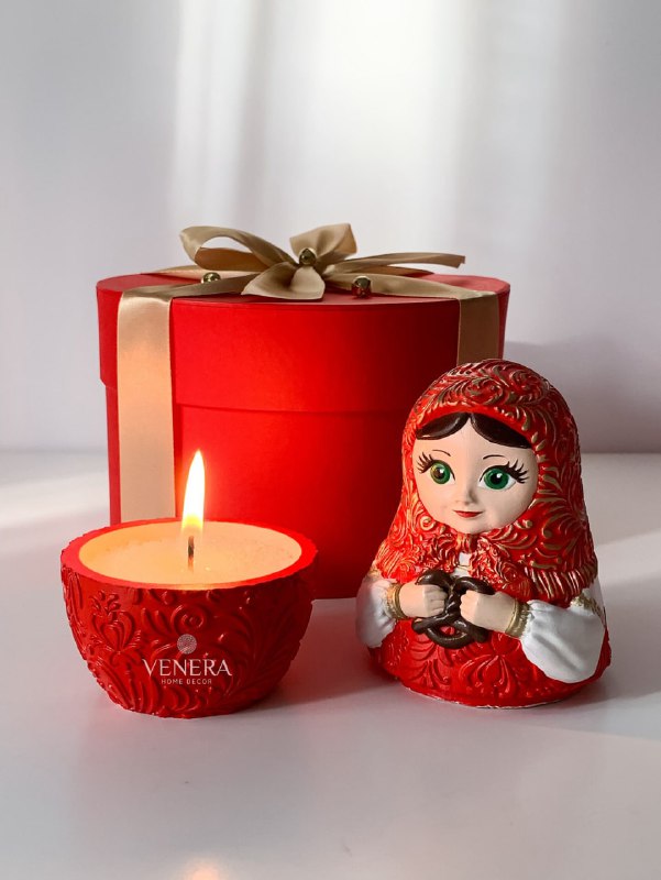 Вааау, российский бренд выпустил потрясающей красоты матрёшки-шкатулки, которые ещё и свечи!
В набо