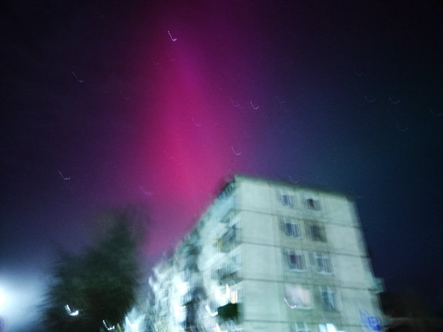 Утреннее сияние в Окуловке.
12 ноября, 6 утра.
Сори за ка...