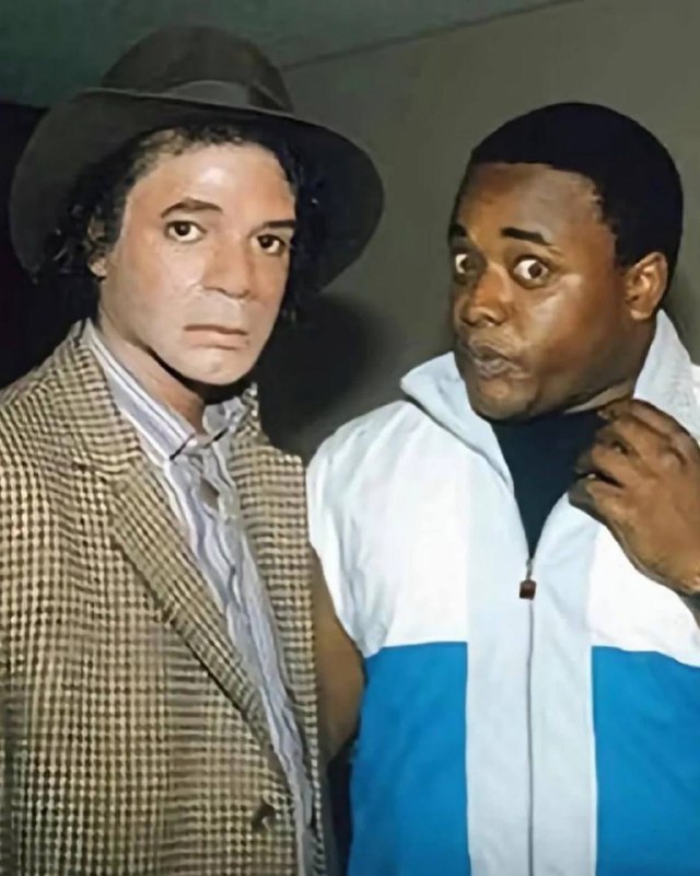 Маскировка которую использовал Майкл Джексон, для свободного хождения среди людей
Буквально воплоще