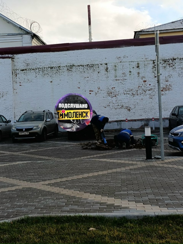 ?В новом сквере возле ЦУМа разбирают брусчатку
Спец...