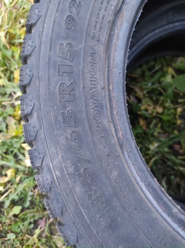 Зимняя резина nokian 185*65 R15, бу. 2 покрышки 2000р