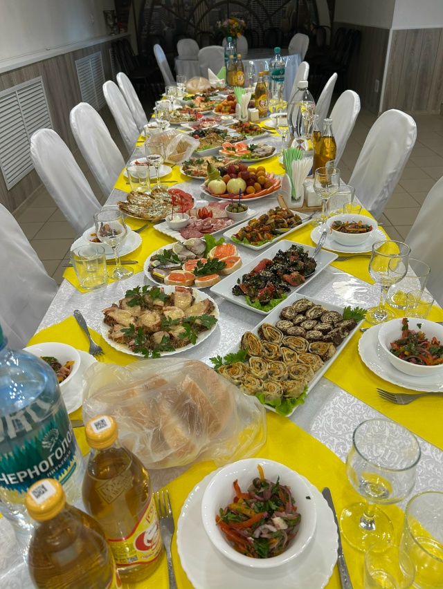 Кафе в Центре принимает заказы на проведение различны?...